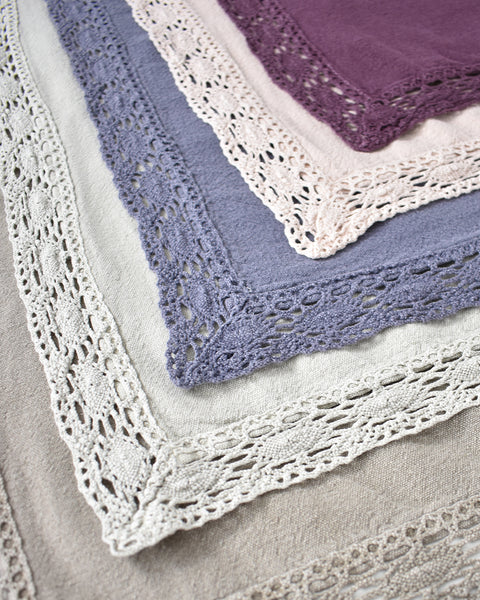 http://shopantiochia.com/cdn/shop/products/antiochia-tablecloth-lace-trim-detail_371ce284-3f7a-42e4-a550-b811e1cedf38_600x600.jpg?v=1696610288