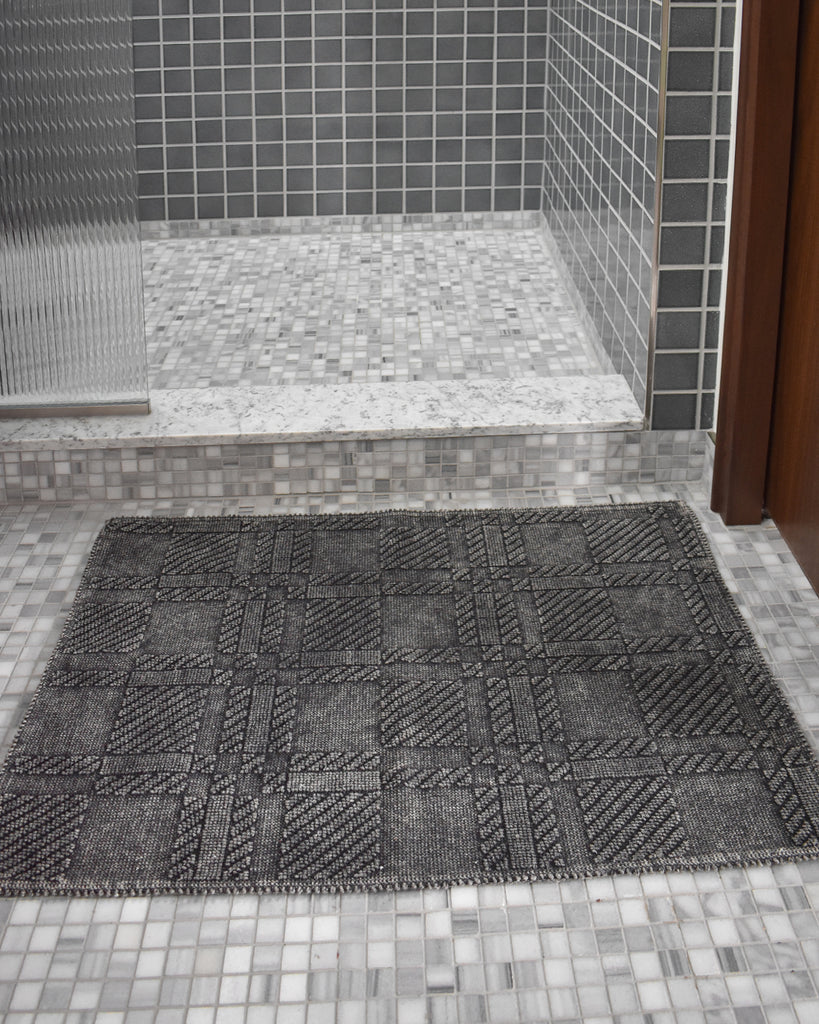LITHOS – Charcoal Stonewashed Bath Mat