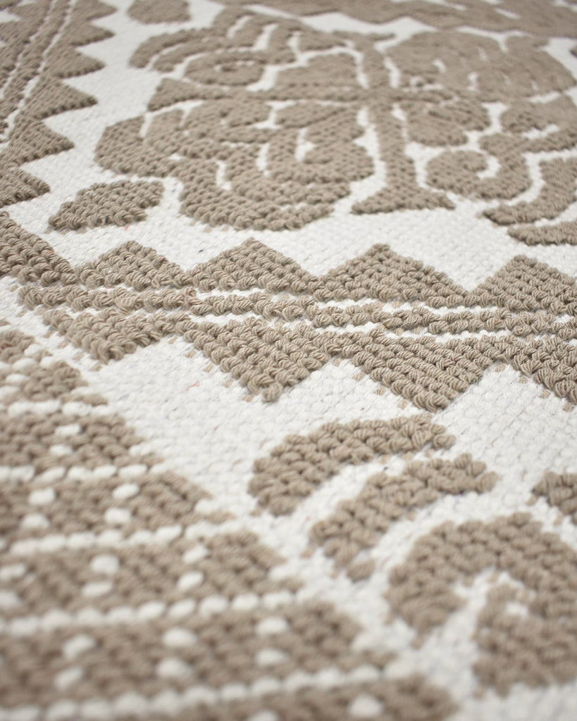 VICTORIA – Taupe Runner Area Rug